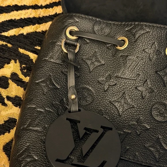 Authentic Louis Vuitton black montouris backpack GREAT CONDITION - Picture 10 of 16